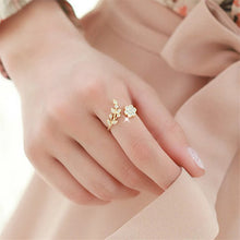 Load image into Gallery viewer, 2018 Rose Gold Rings Adjustable Opening For Women Crystal Leaf Flowers Rings For Female Fashion Silver Plated Rings For Ladies
